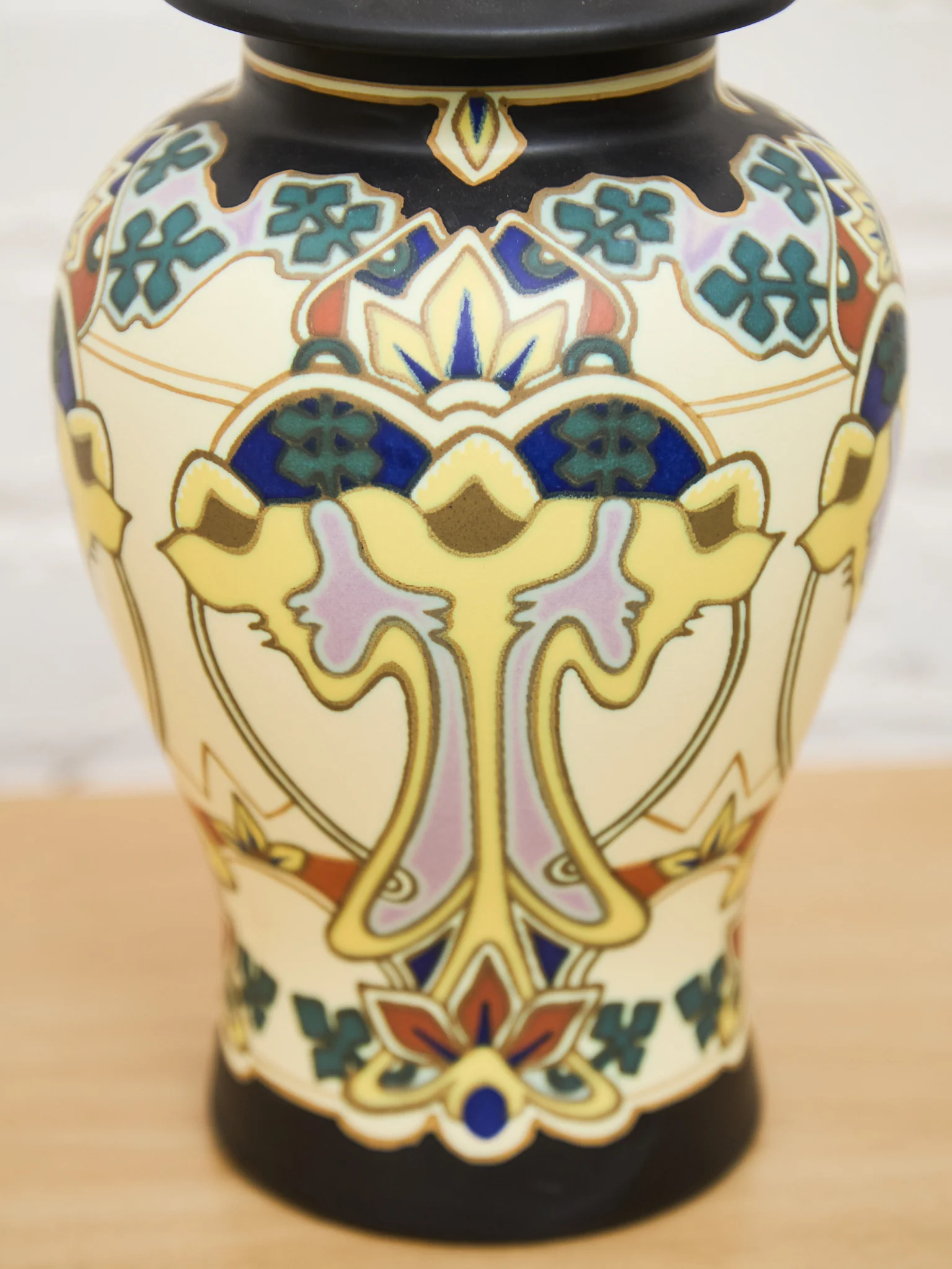 Beautiful Large Delft Royal Goedewaagen Iris Lidded Jar - Image 5