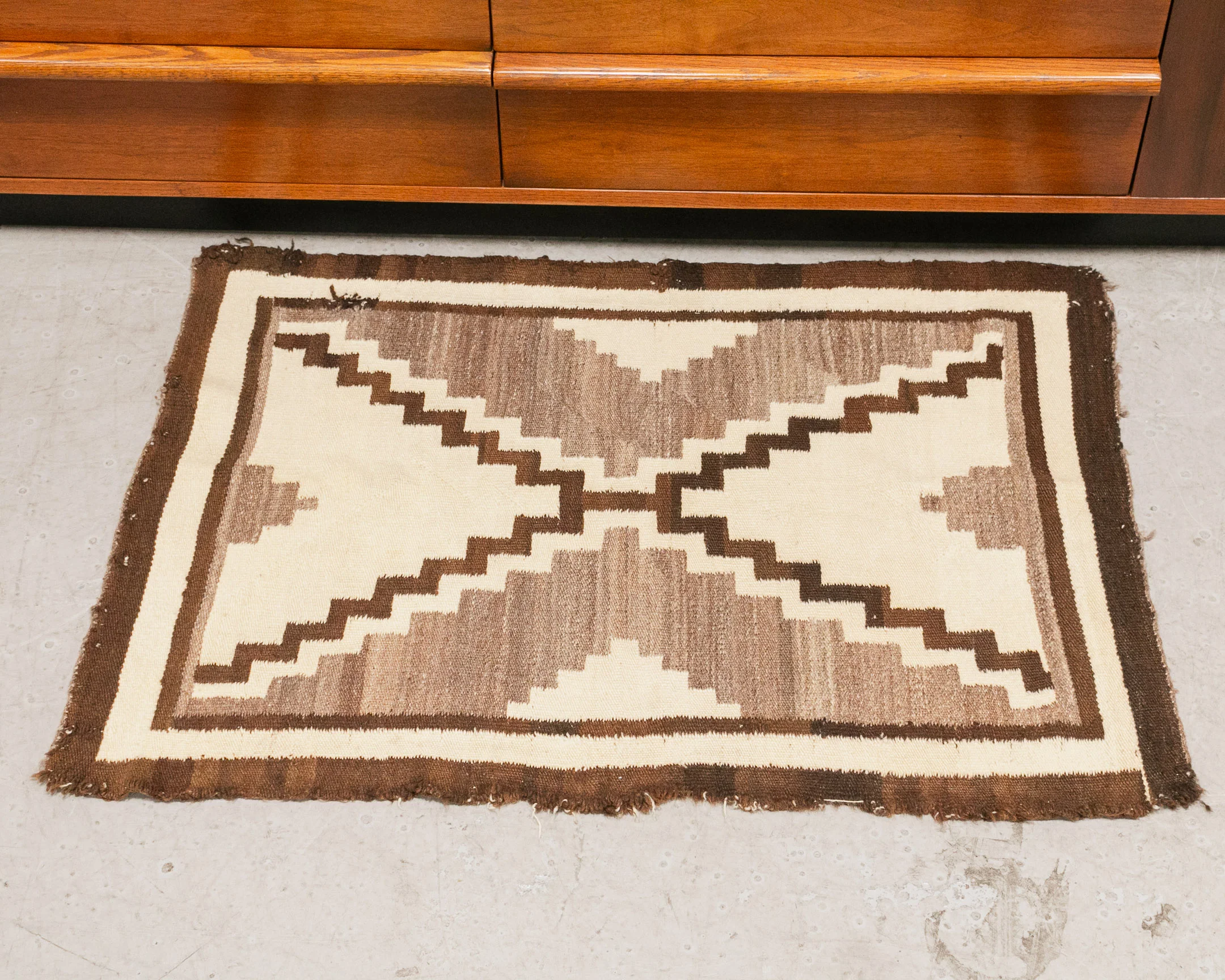 Brown Geometric Rug (as-is) - Image 9