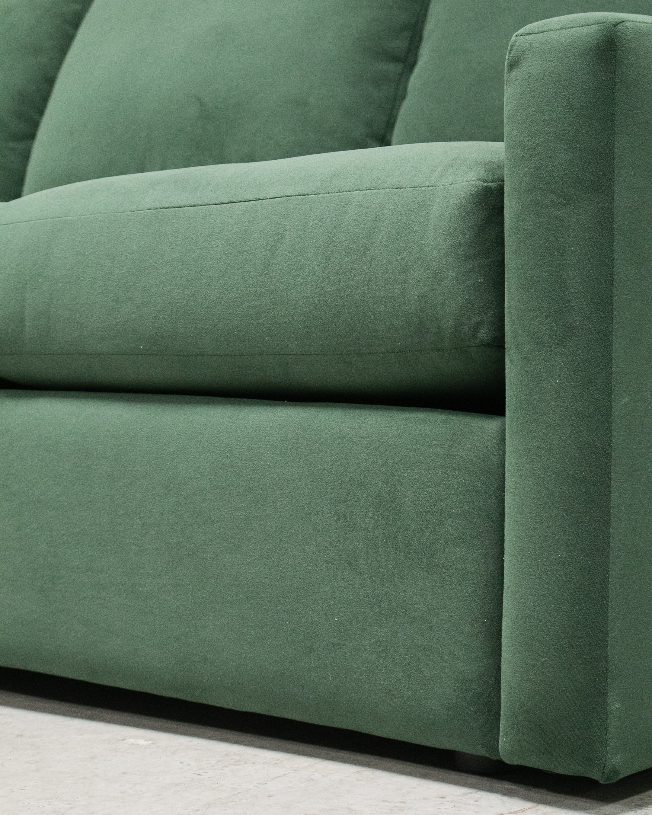 Hauser Sectional Sofa in Bella Hunter Green - Image 6