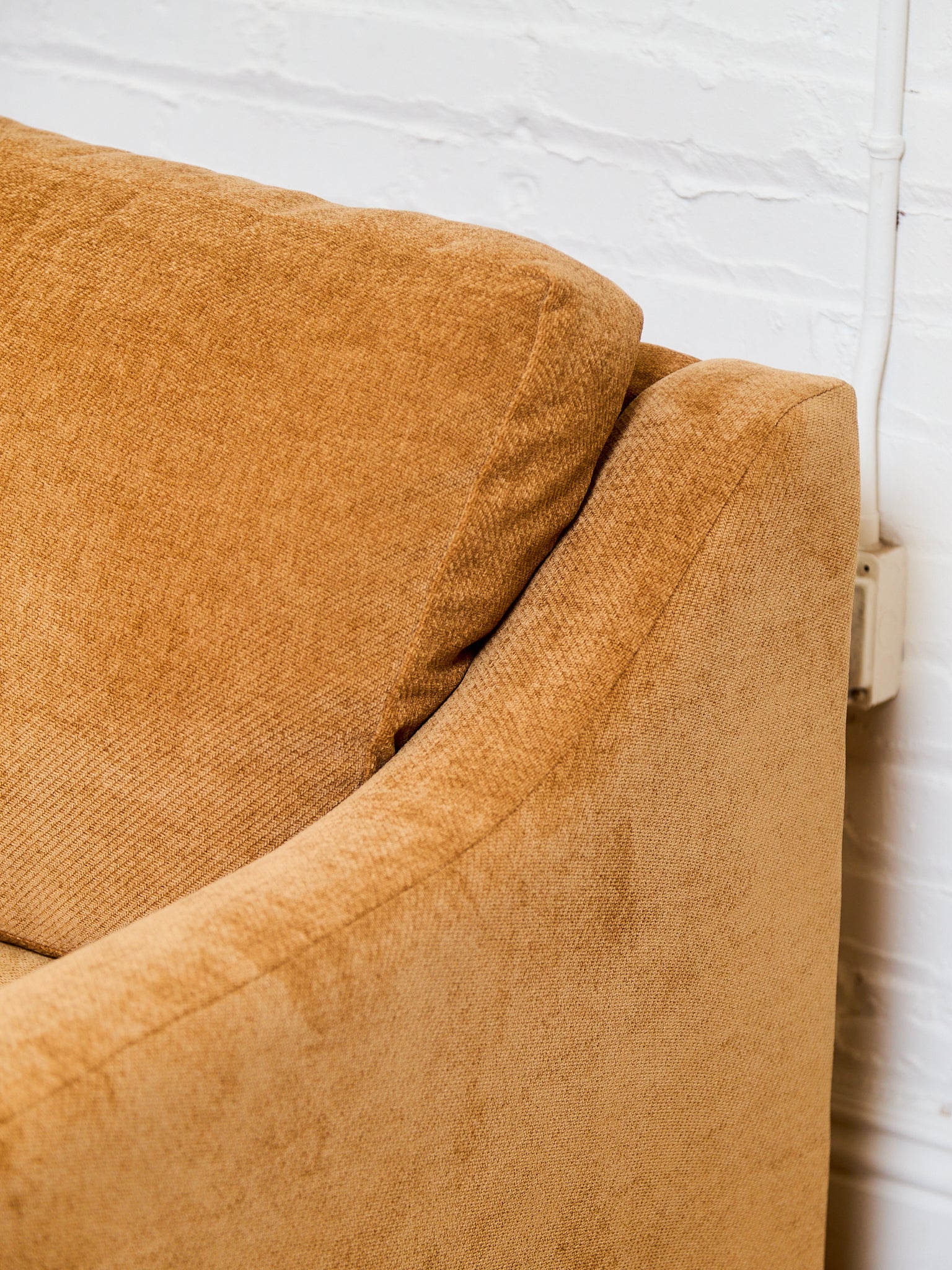 Hauser Sleeper Sofa in Maven Ginger - Image 11