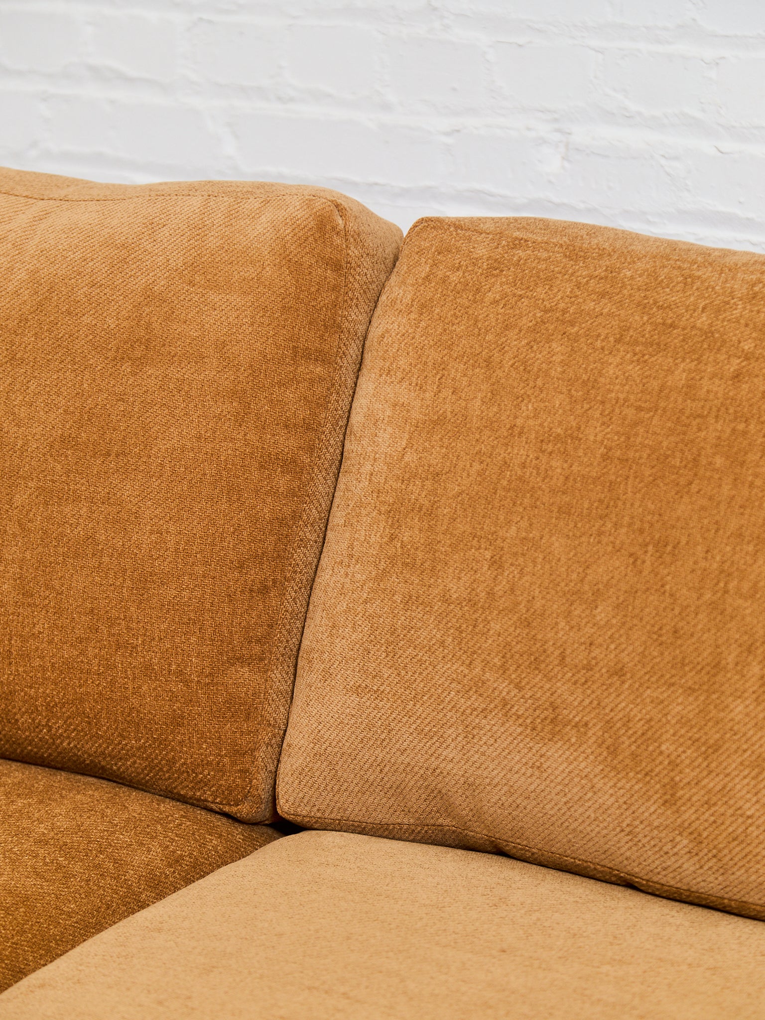 Hauser Sleeper Sofa in Maven Ginger - Image 9