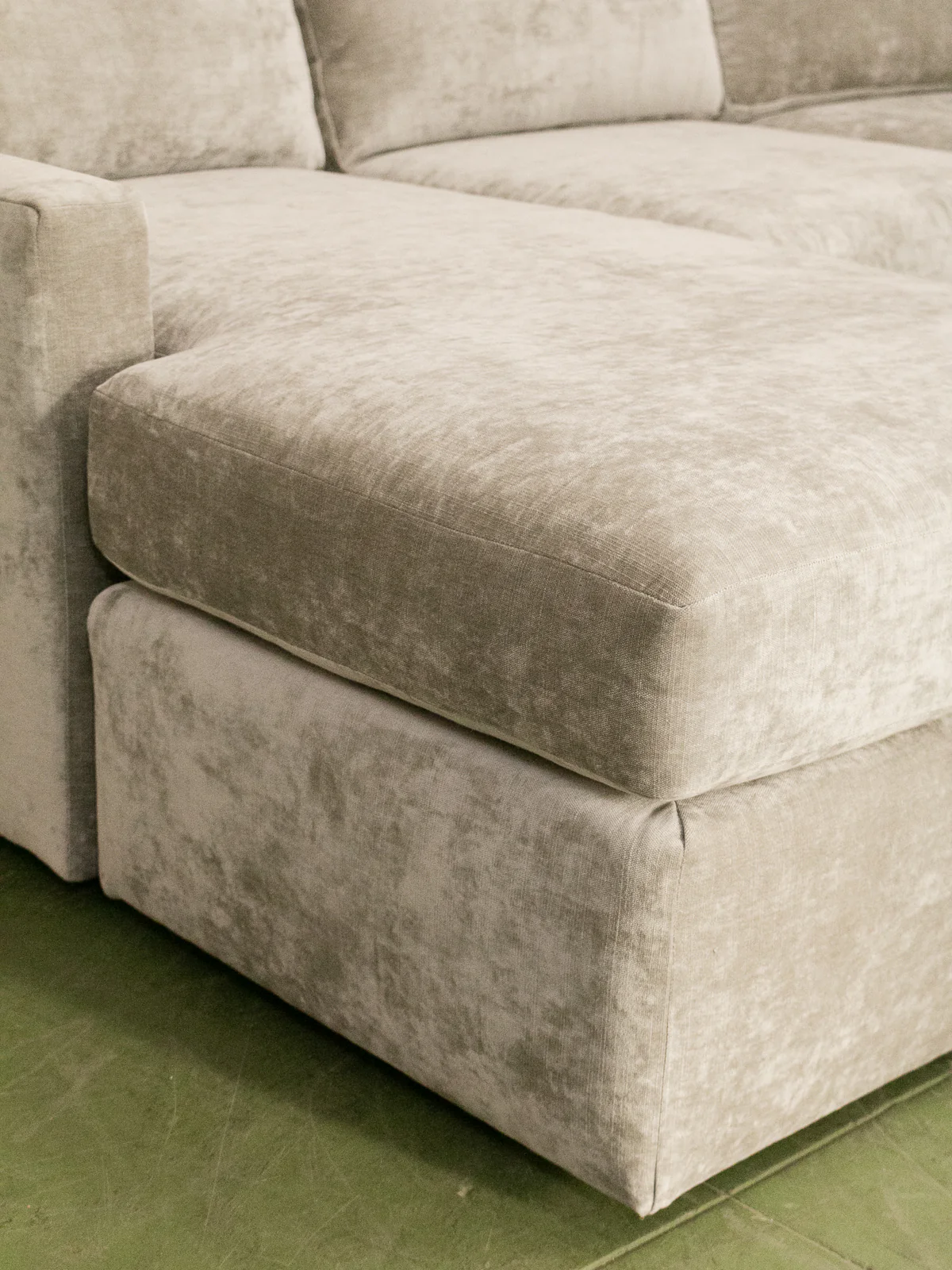 Hauser Sofa in Bianca Willow - Image 16