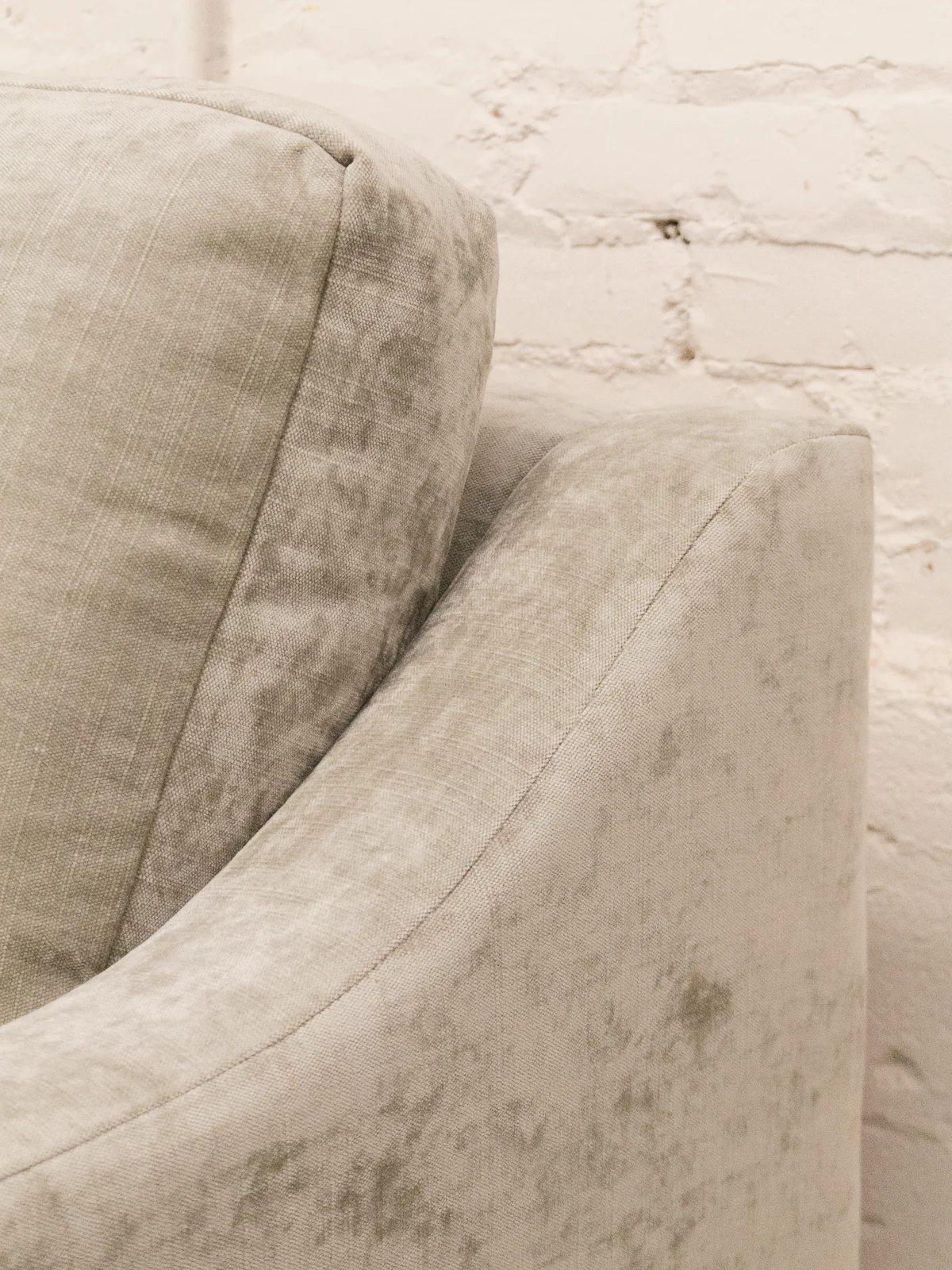 Hauser Sofa in Bianca Willow - Image 9