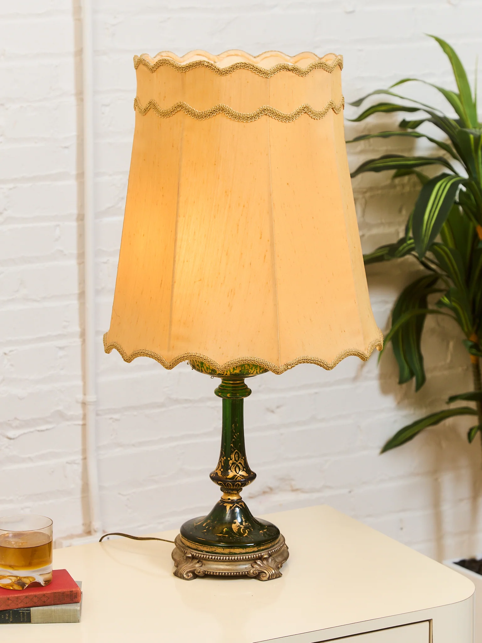 Hollywood Regency Pair of Green Lamps - Image 2