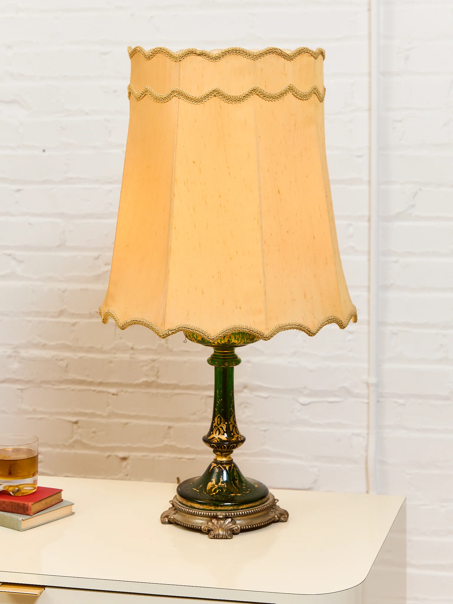 Hollywood Regency Pair of Green Lamps - Image 3