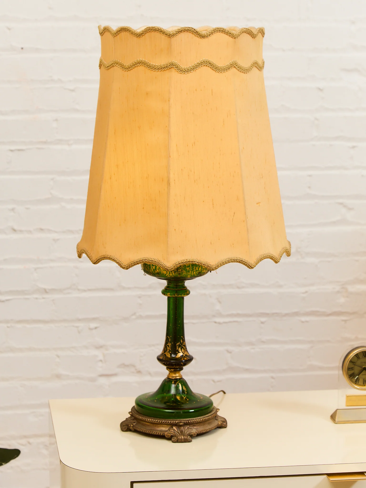 Hollywood Regency Pair of Green Lamps - Image 4