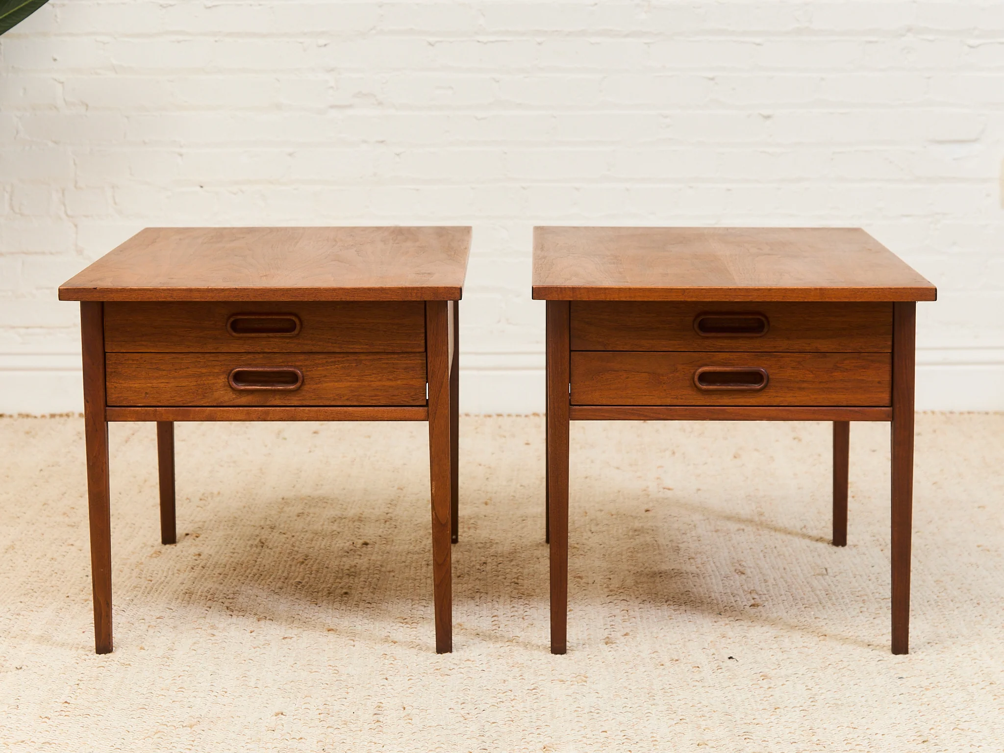 Jack Cartwright End Table - Image 20