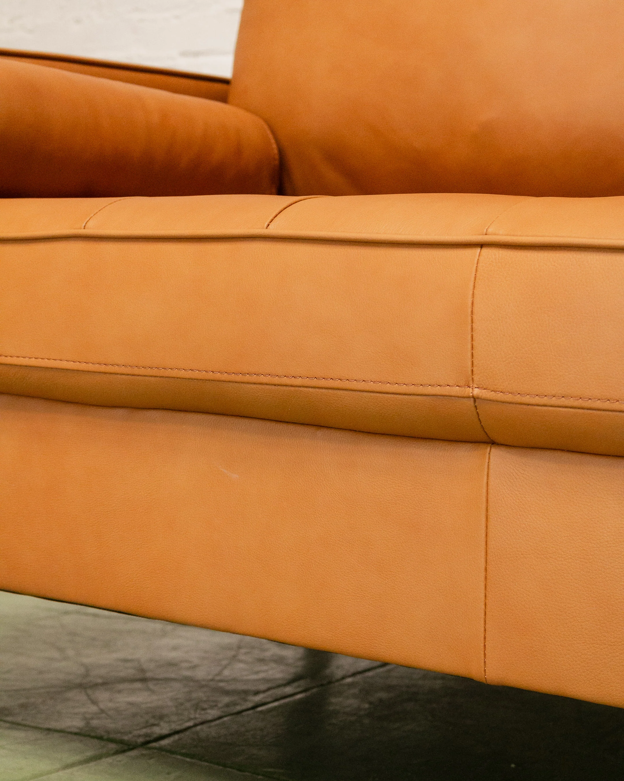 Maya Loveseat Sofa in Leather - Image 13