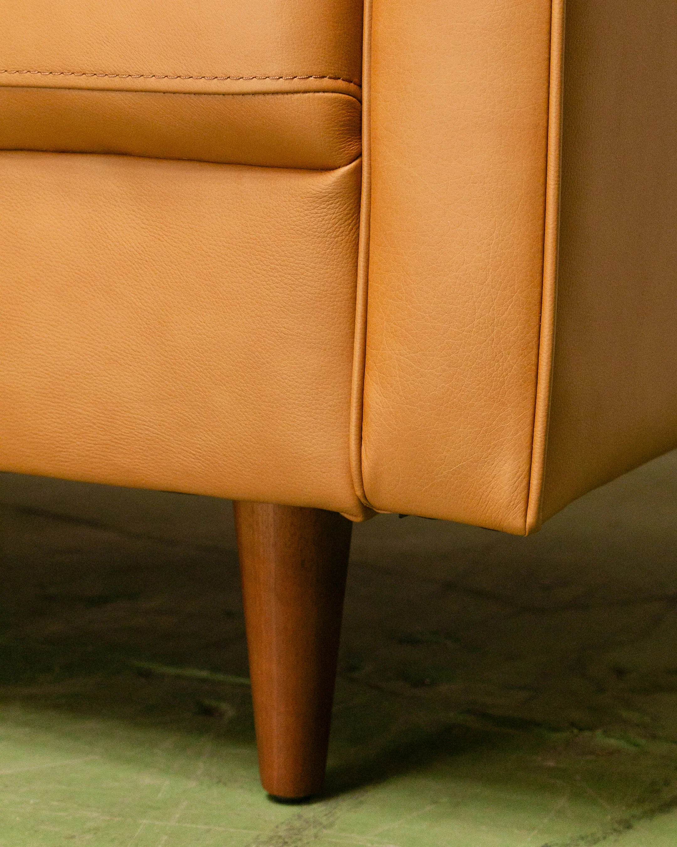 Maya Loveseat Sofa in Leather - Image 5