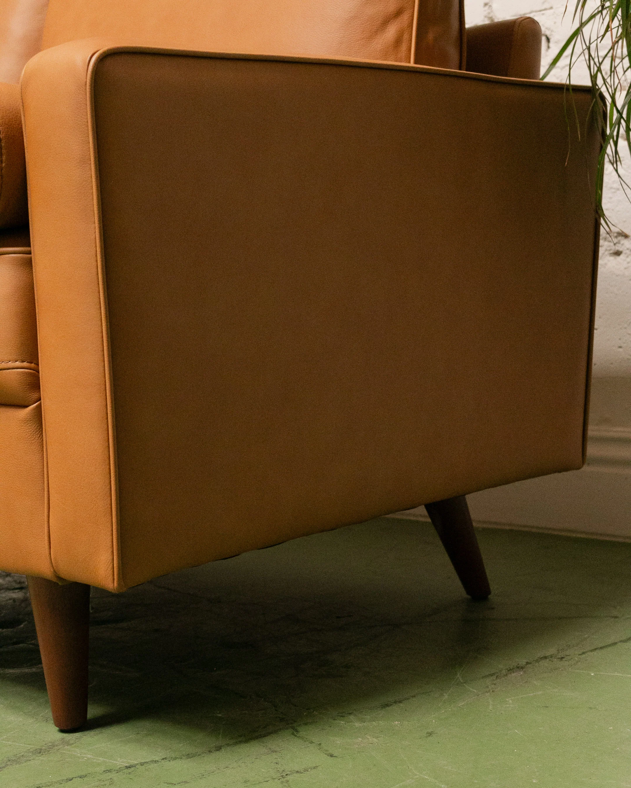 Maya Loveseat Sofa in Leather - Image 7