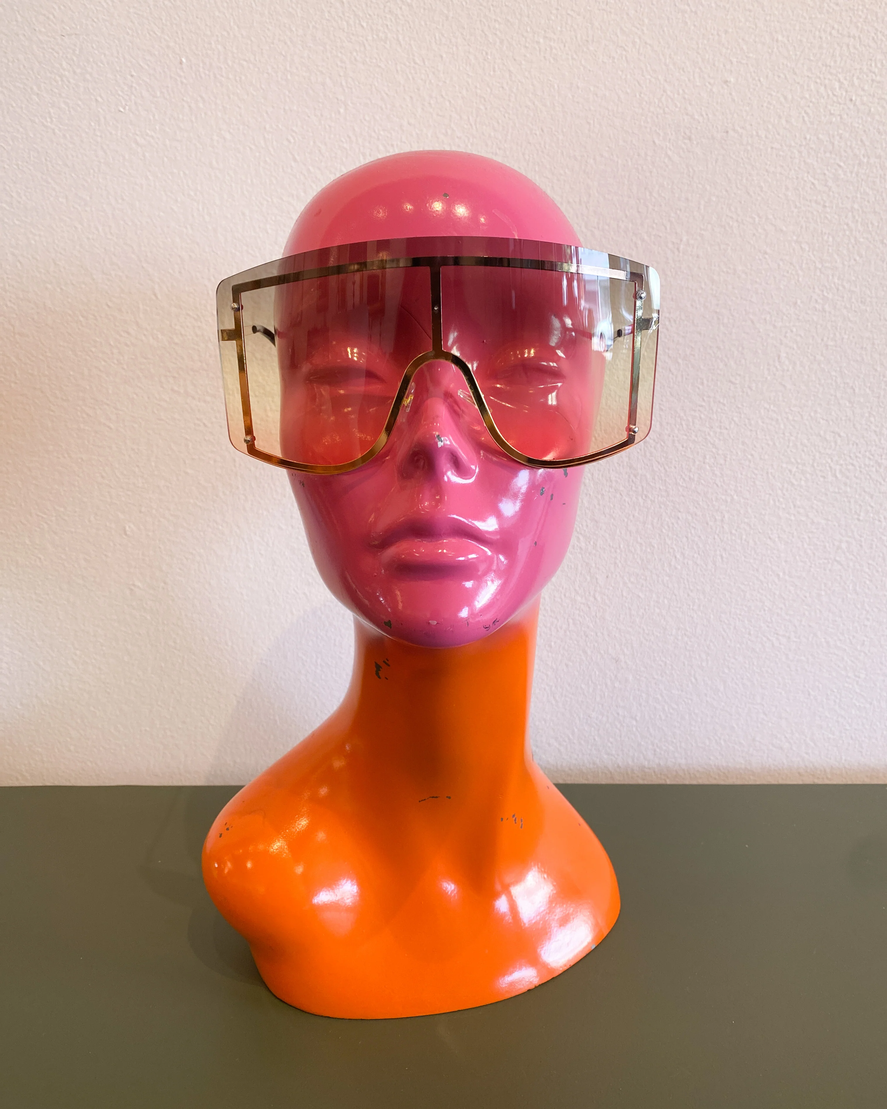 Mega Oversized Sunnies! - Image 3