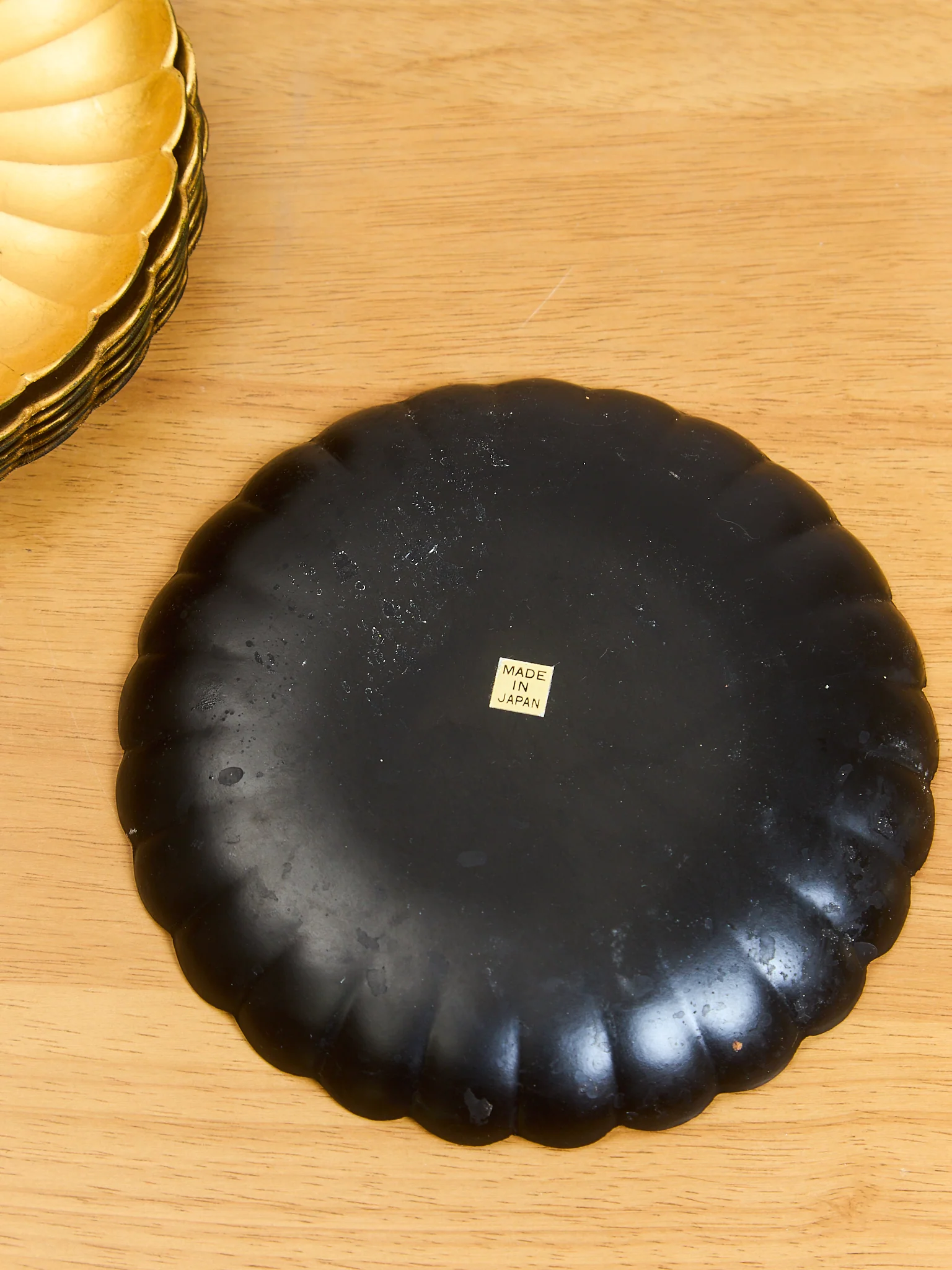 Mid Century Otagiri Golden Japanese Lacquer Ware Floral Shaped Plates - Set of 7 - Image 4