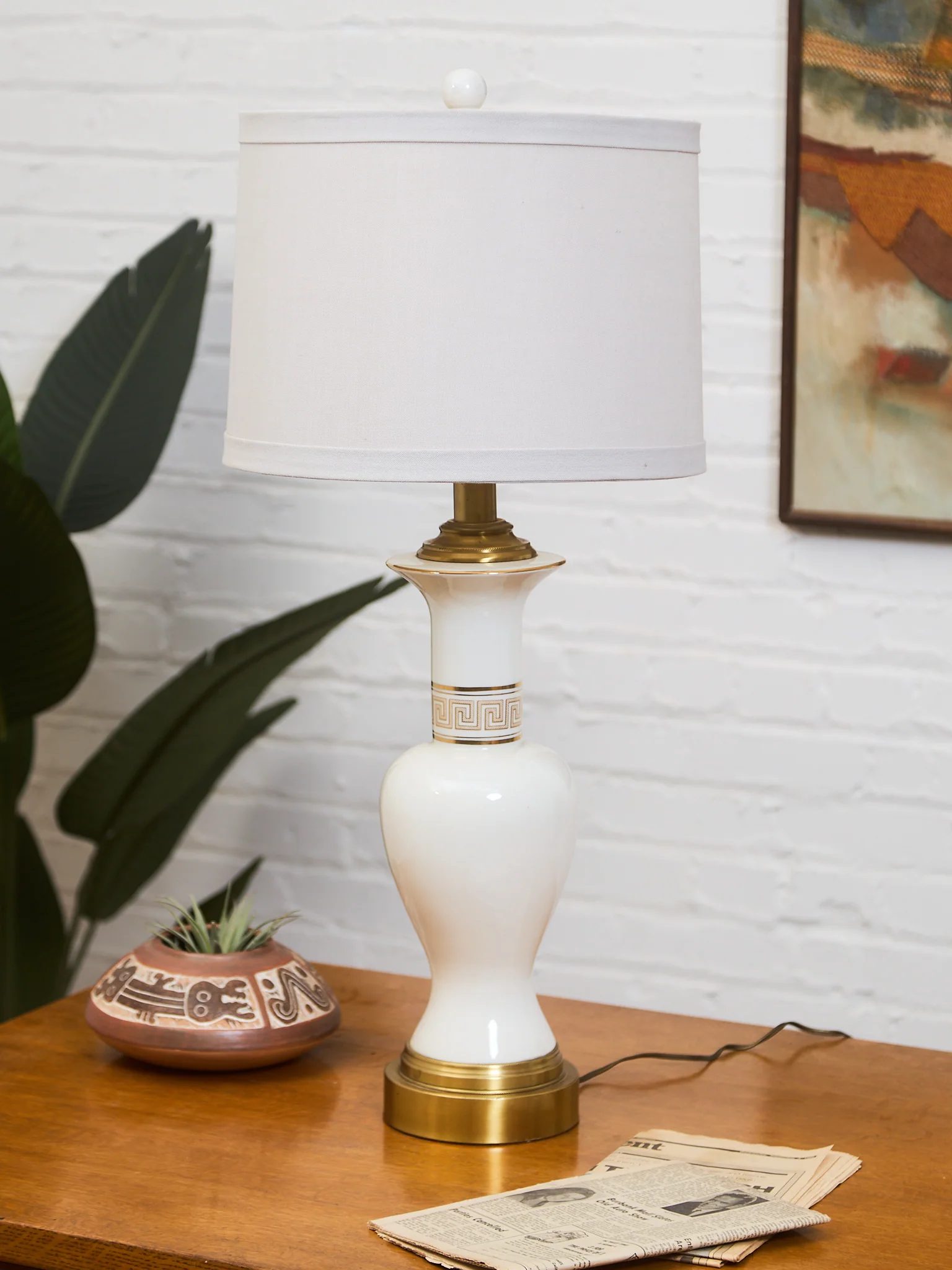 Mid-Century White Ceramic Table Lamp with Brass Base - Image 2