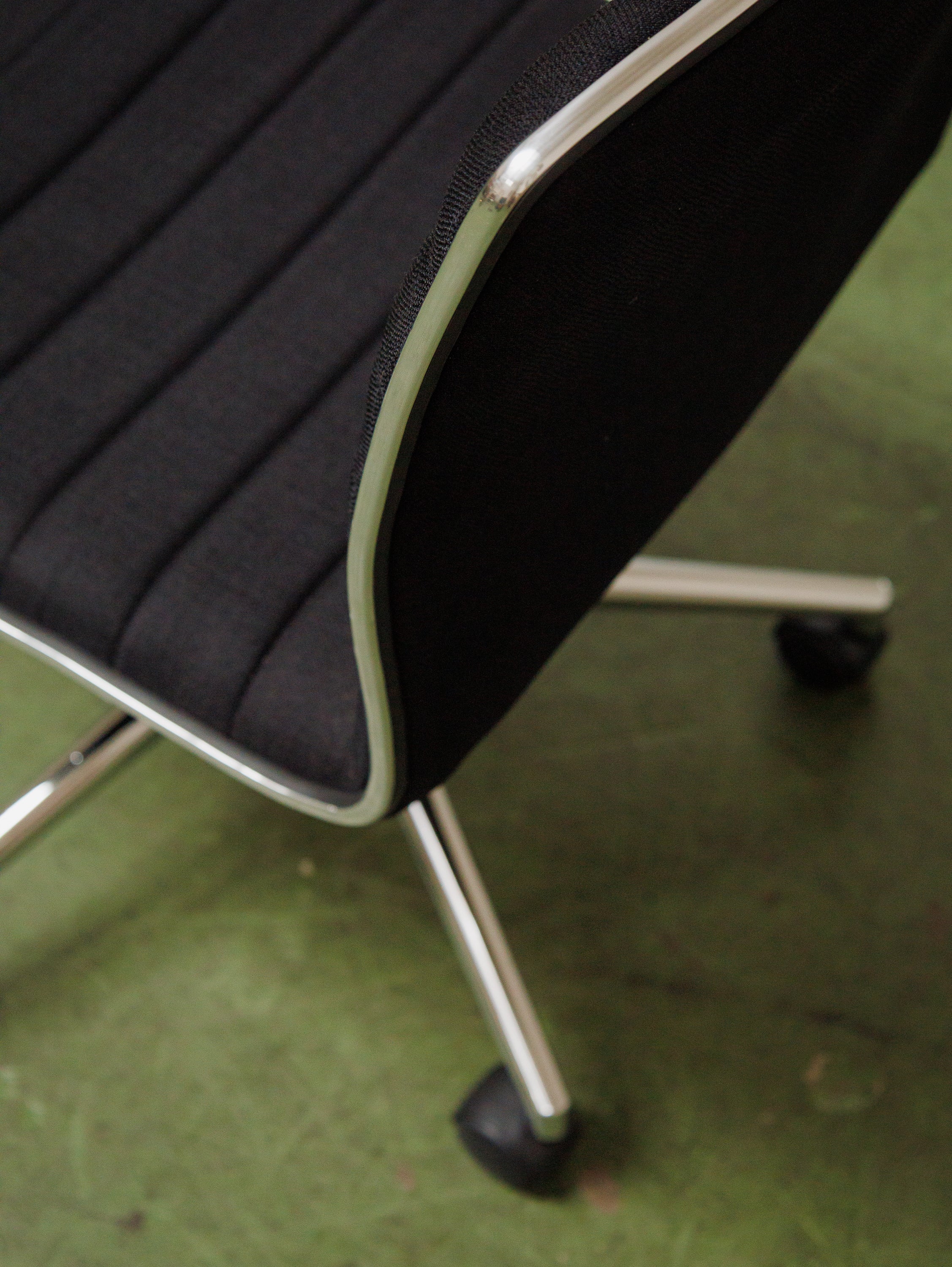 Armless Ribbed Swivel Office Chair in Black Upholstery - Image 10