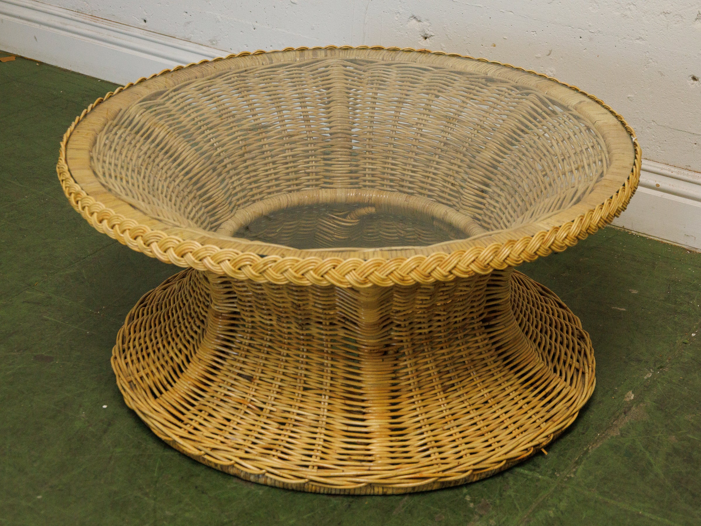 1970s hourglass Rattan and Glass coffee table - Image 10