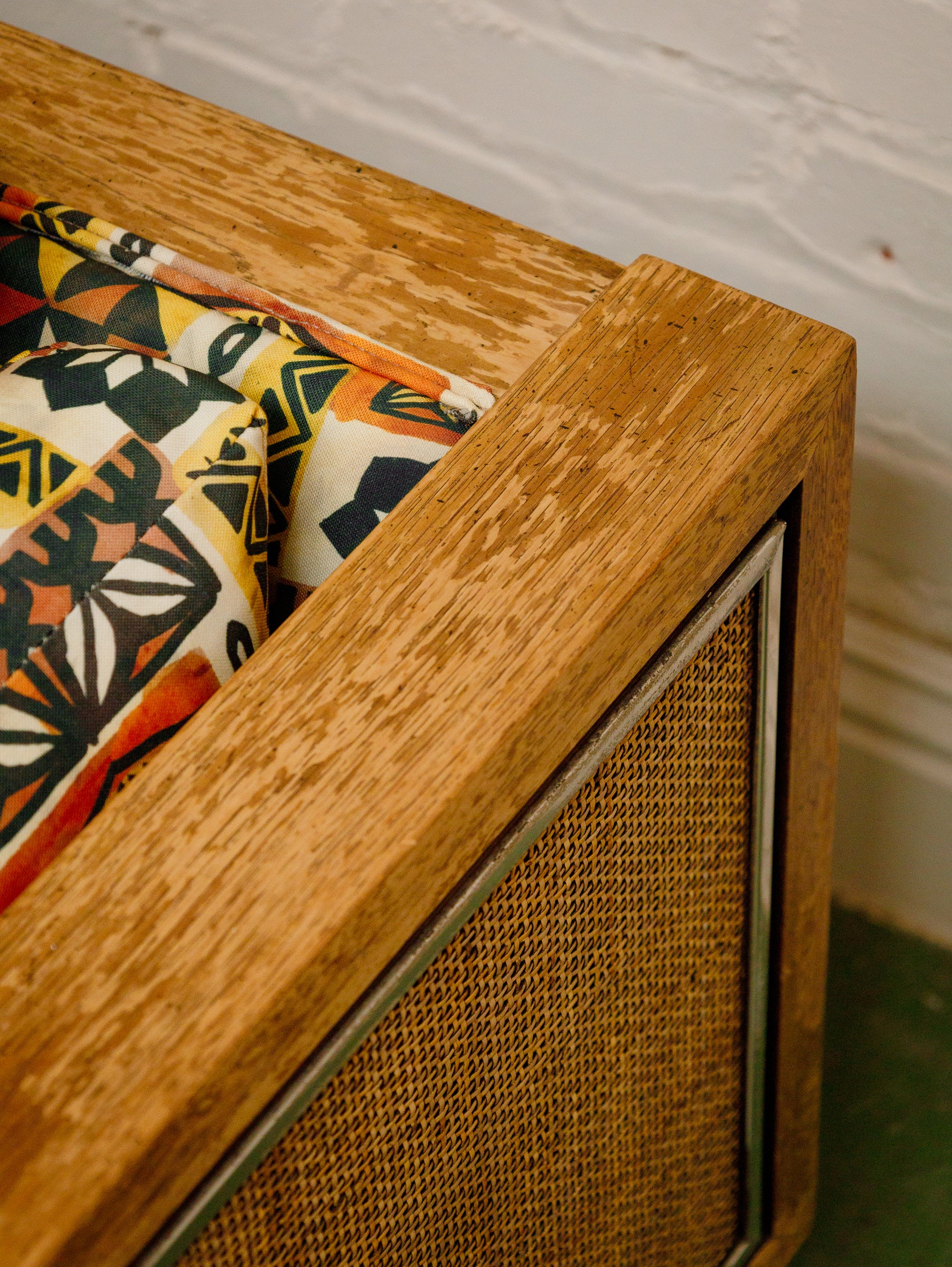 Vintage mid-century sofa with tiki fabric - Image 13