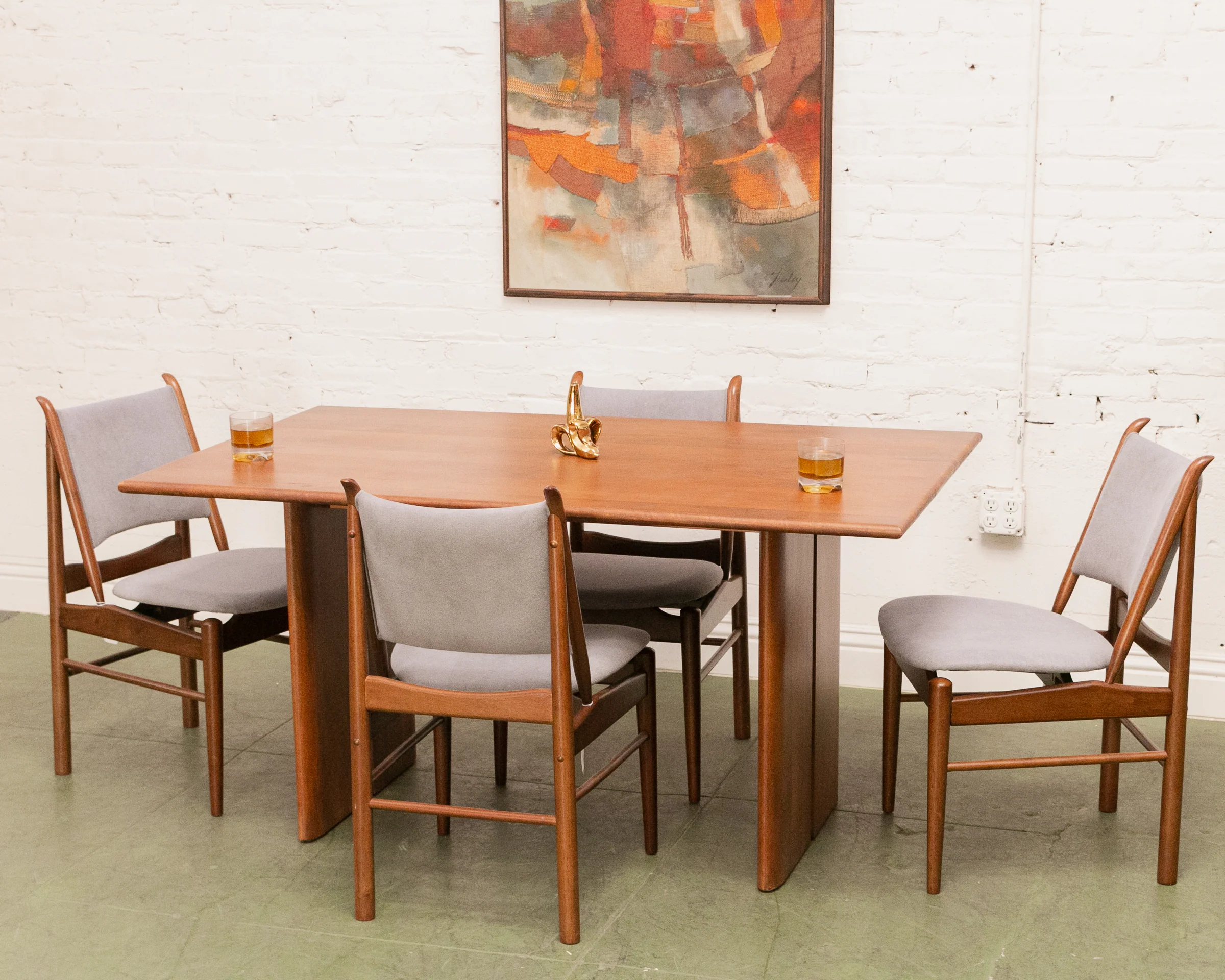 Sergio Dining Table - Image 3
