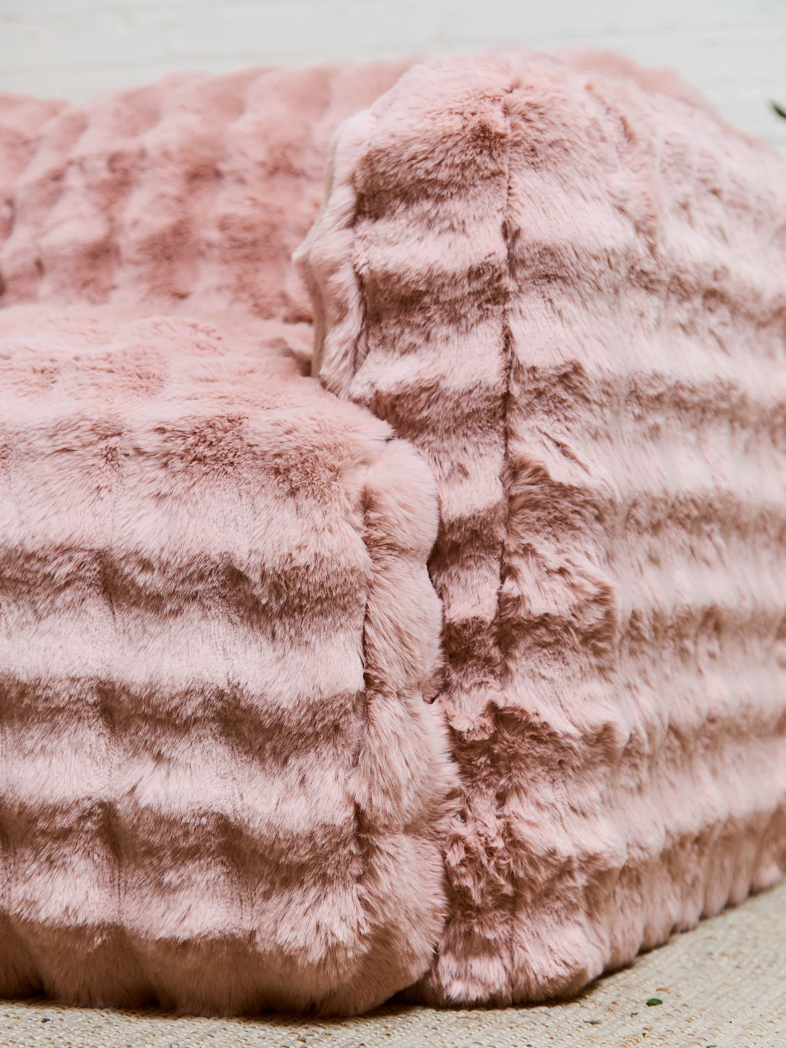 Shaggy Pink Sofa - Image 9
