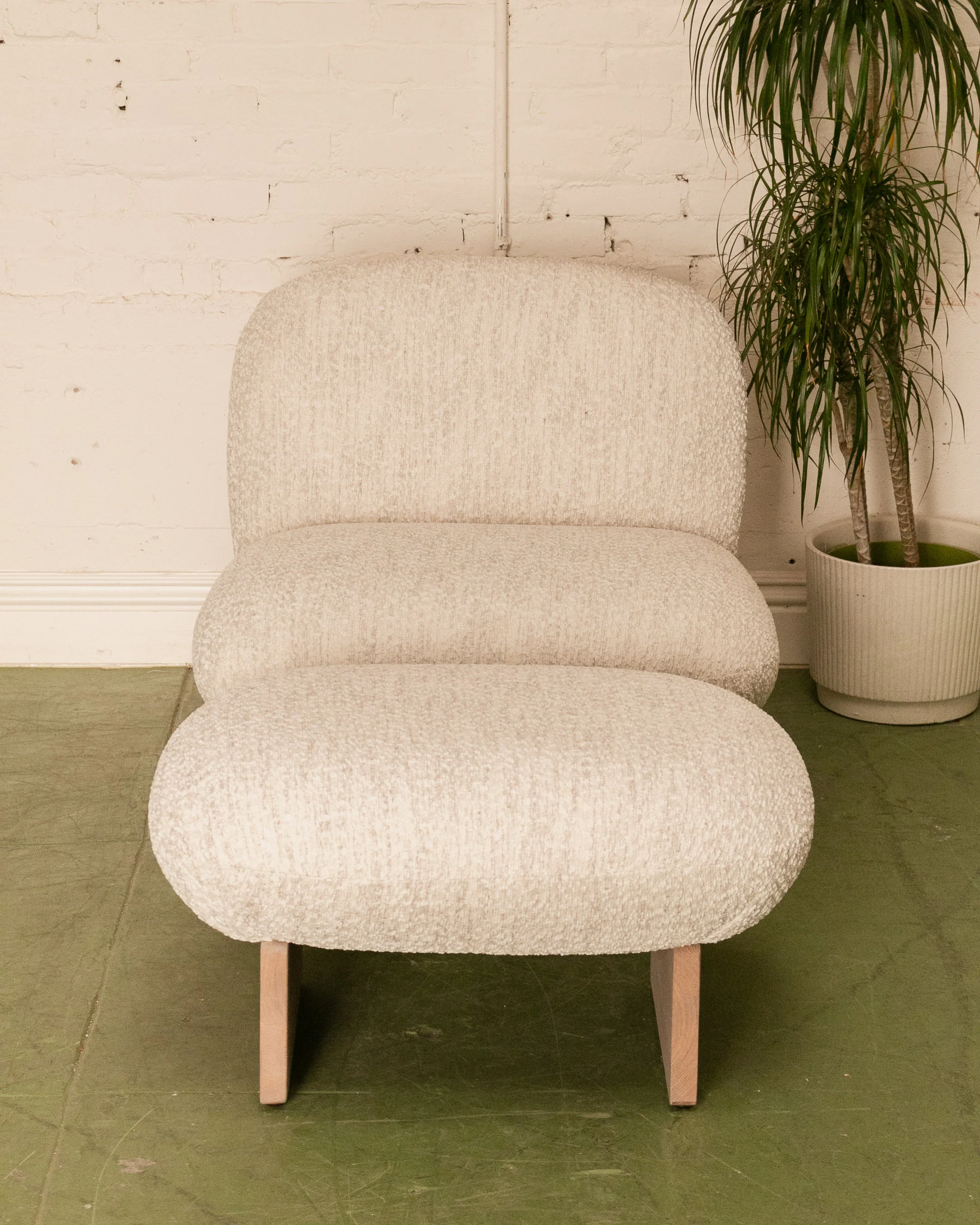 Bella Lounge Chair and Ottoman - Image 20