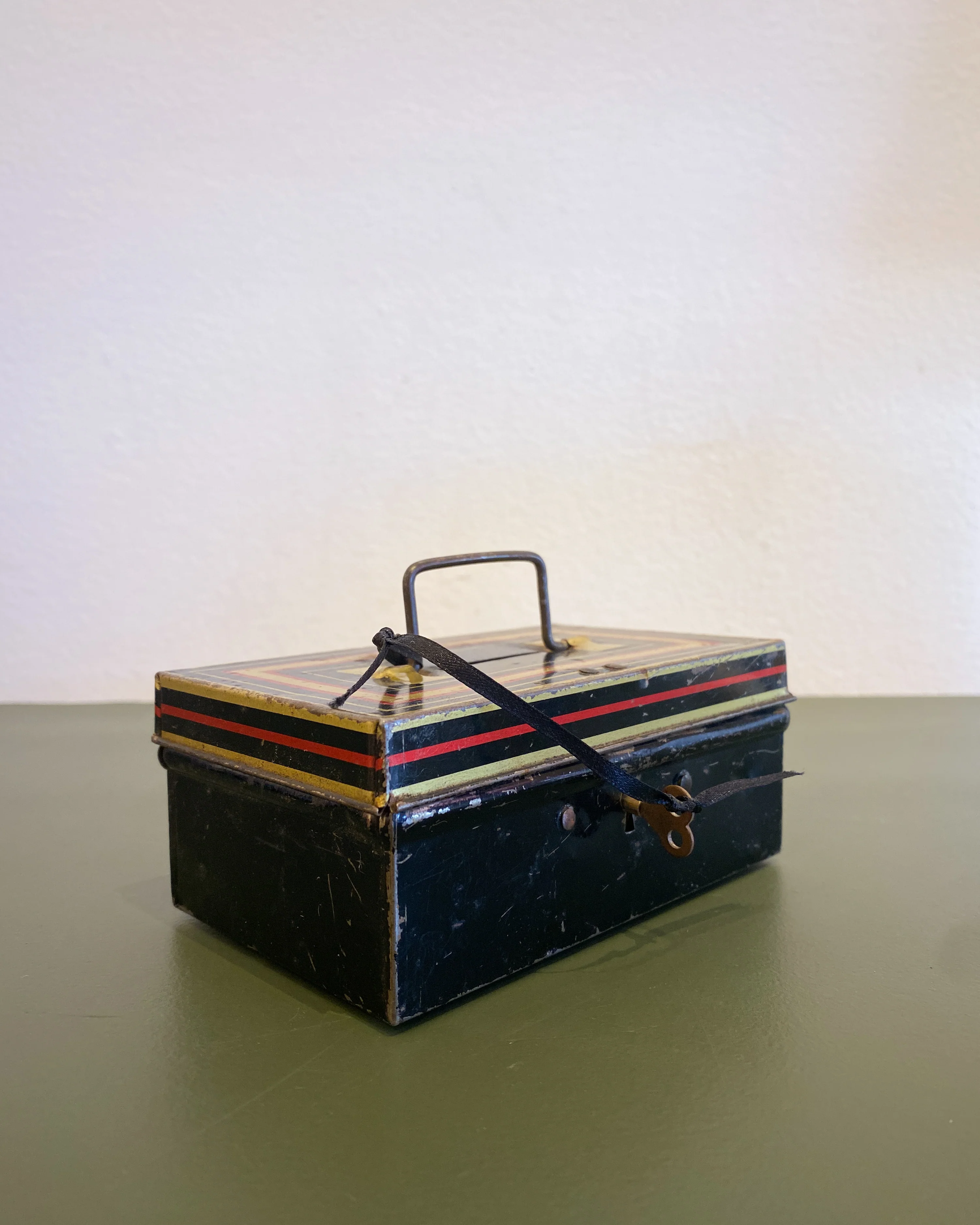 Vintage Metal Hinged Tin Box with Lock and Key - Made in England - Image 2