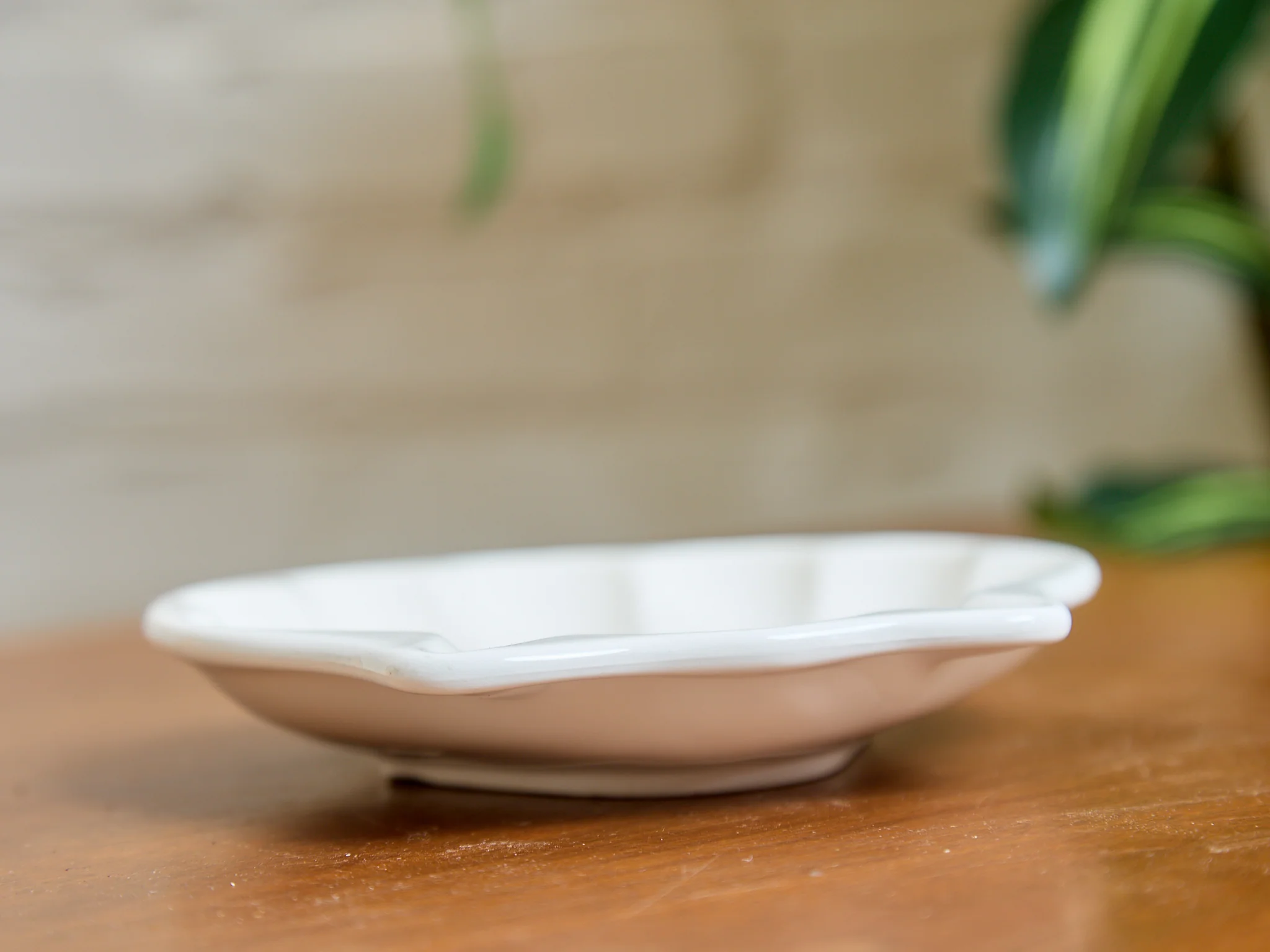 Vintage White Shell Catchall - Image 5