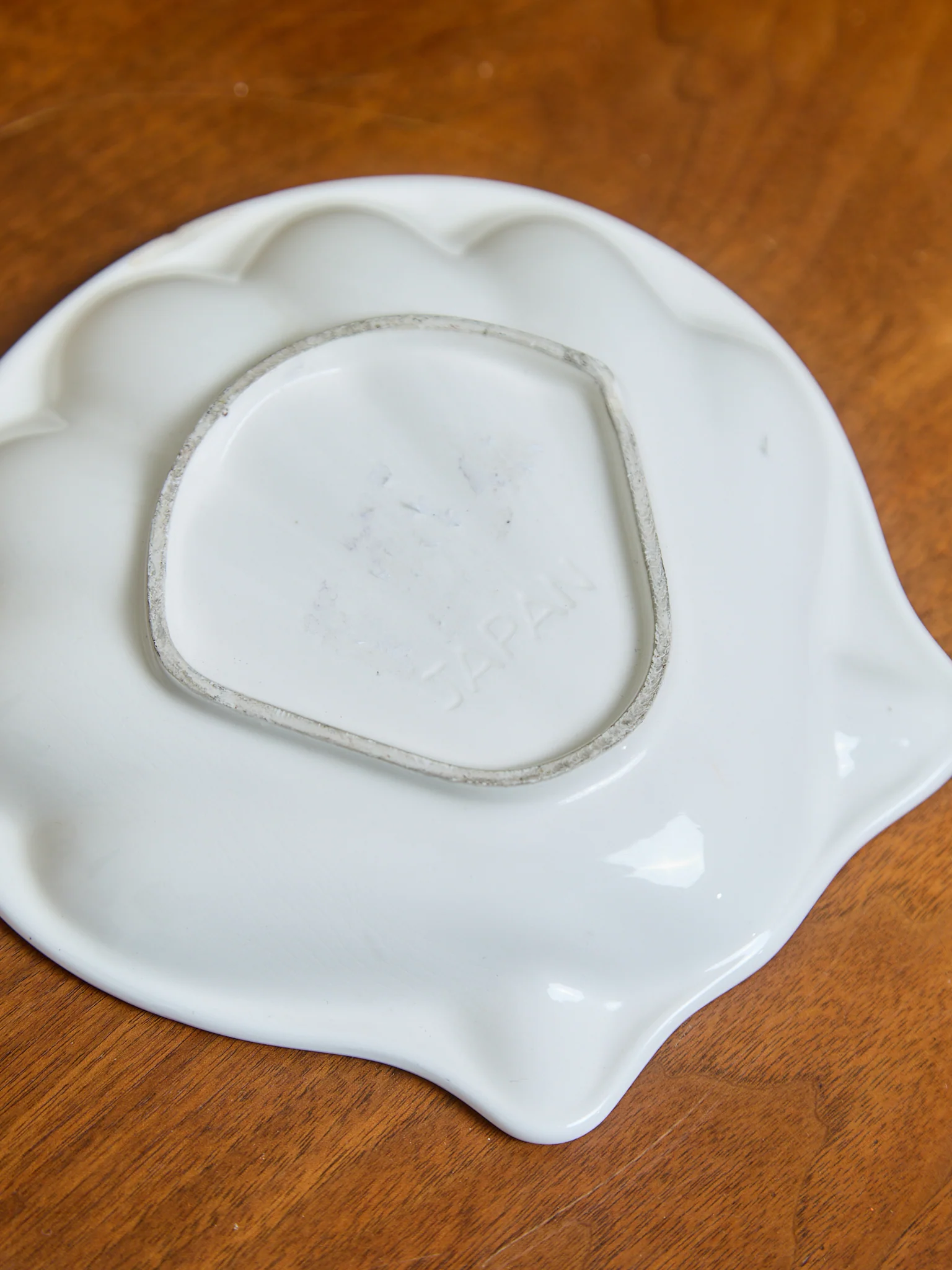 Vintage White Shell Catchall - Image 6